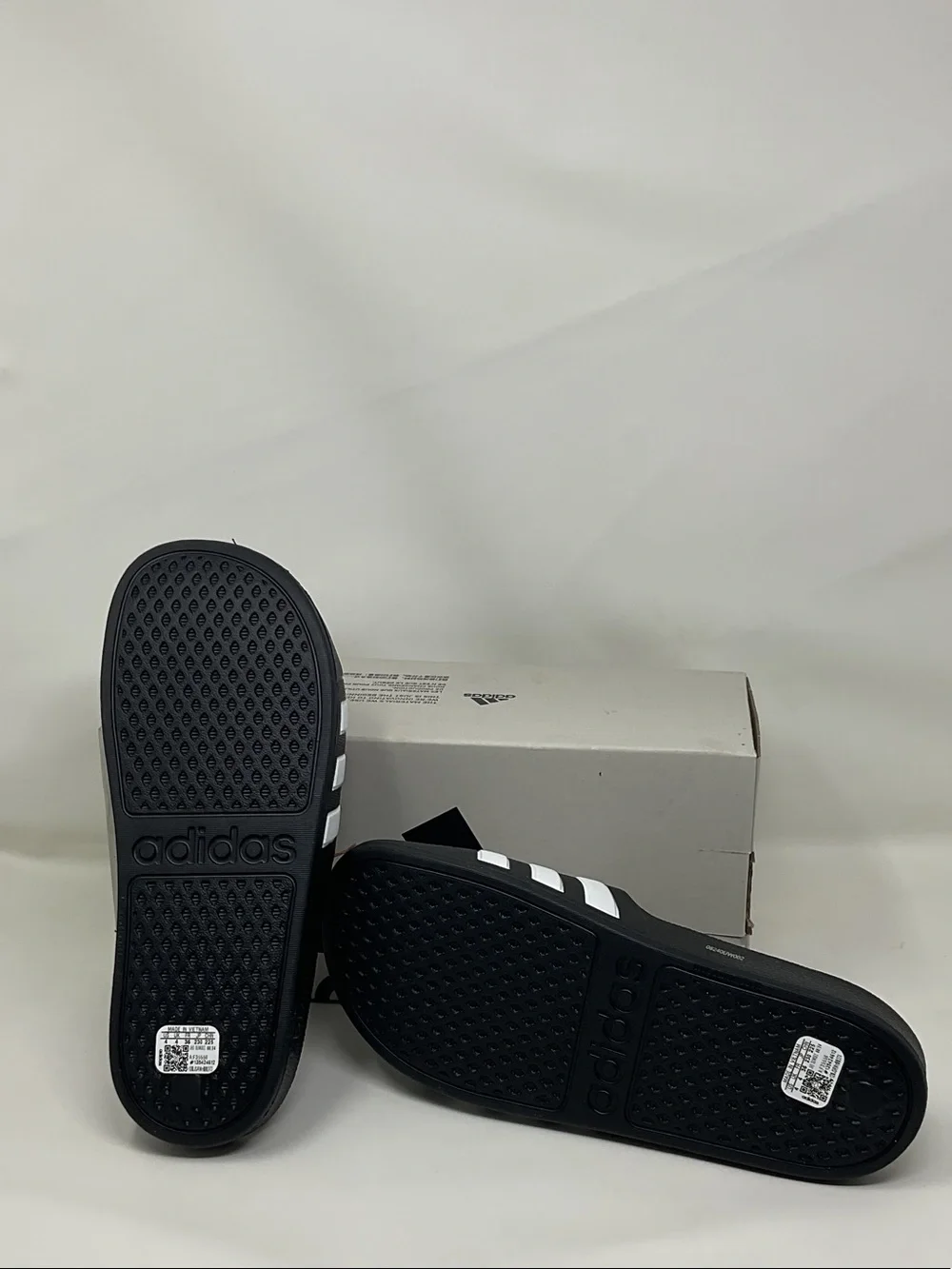 Kids size 4 adidas Black and White Adilette Aqua Slide Sandals NEW